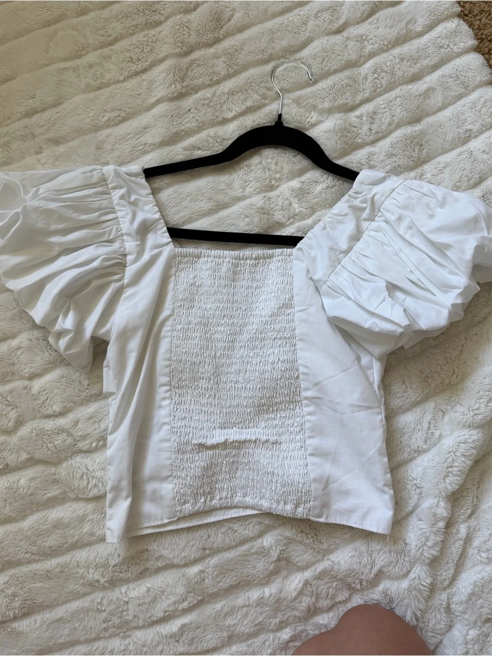 Abercrombie & Fitch White Puff Sleeve V-Neck Crop Top